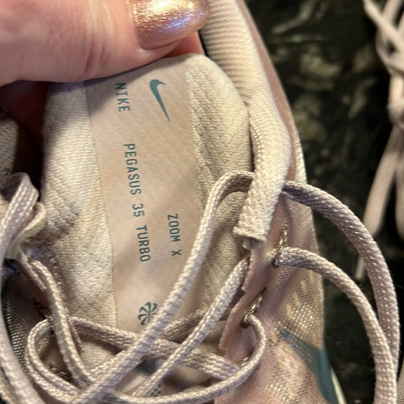 Women’s Nike Pegasus 35 Turbo Running Shoes - Picture 6 of 6